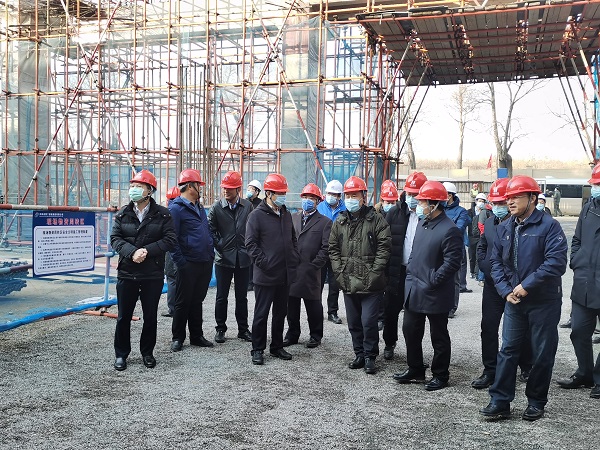 1、MILAN米兰体育·（中国）官方网站
领导与华能集团领导参观施工现场.jpg