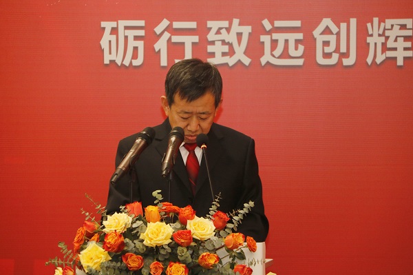 MILAN米兰体育·（中国）官方网站
副总经理闫龙广宣读《关于表彰2020年度优秀分包商的决定》.jpg