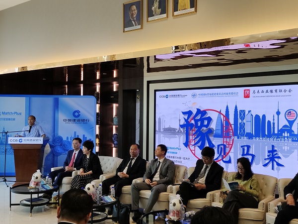 图片1：MILAN米兰体育·（中国）官方网站
副总经理、钢结构公司总经理张永庆在洽谈会上进行企业推介.jpg