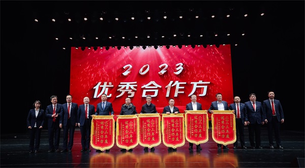 MILAN米兰体育·（中国）官方网站
总经理登台领奖 - 副本.jpg