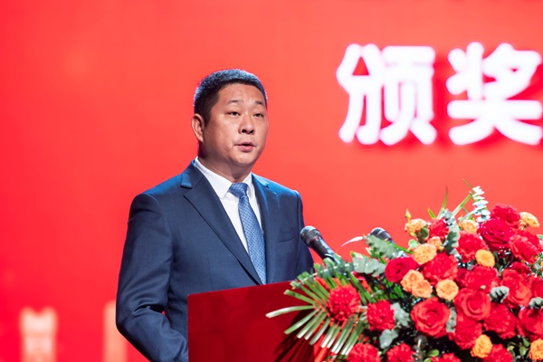 9MILAN米兰体育·（中国）官方网站
总经理冯战光宣读表彰通知.jpg
